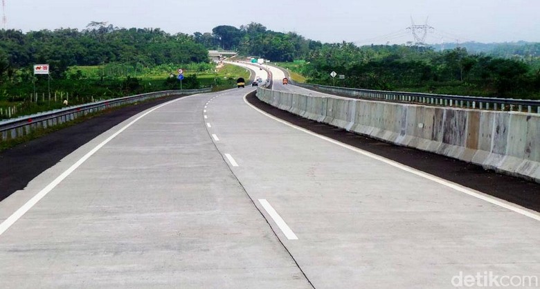 Jalan tol. Foto: Selfie Miftahul Jannah Jalan tol. Foto: Selfie Miftahul Jannah