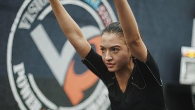 Adem! Gaya Anggun Raline Shah yang Ternyata Rajin Olahraga