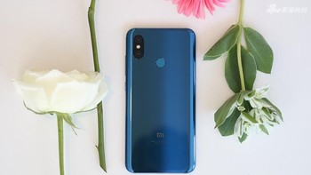 Xiaomi menyematkan baterai berkapasitas 3.400 mAh. Selain itu ada dual GPS, dual SIM, 4G VoLTE, WiFi, NFC, Bluetooth 5.0 dan sensor sidik jari. Foto: Sina Mobile
