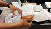 Senior Manager Of Branch Communication and Legal Bandara Internasional Soekarno-Hatta Erwin Revianto mengatakan upaya penyelundupan itu berhasil terpergok karena petugas curiga dengan tampilan benda mencurigakan di layar monitor X-Ray. Terlebih lagi, WN Jepang Imanishi Yusuke terlihat panik dan ketakutan.
