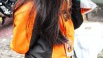 Tetap Kocak! Gaya Chika Waode Saat Makan Bareng Teman dan Anaknya