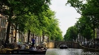 Jangan lupa, menikmati kanal-kanal yang indah kala plesiran ke Amsterdam (Afif Farhan/detikTravel)