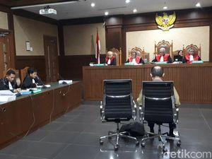 Fredrich Protes, Minta Jaksa KPK Baca 577 Halaman Berkas Tuntutan