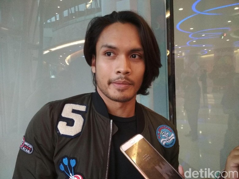 Ada Gosip soal Dinda Kirana, Randy Pangalila Diinterogasi Pacar Ada Gosip soal Dinda Kirana, Randy Pangalila Diinterogasi Pacar