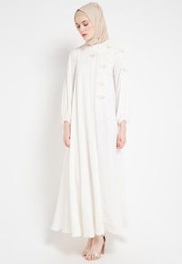 Cari Baju Baru Ini 5 Gamis dan Dress Putih untuk Dipakai 