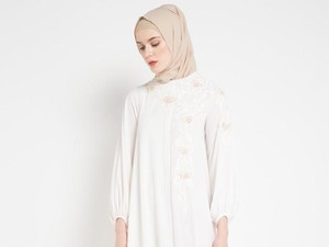 Cari Baju Baru? Ini 5 Gamis dan Dress Putih untuk Dipakai Saat Lebaran