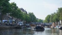 Kanal yang merupakan jalur transportasi di Amsterdam (Afif Farhan/detikTravel)