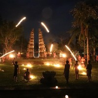 Brody dan Kaitlyn menyaksikan Tari Kecak di Ubud, Bali. Foto: Dok. Instagram