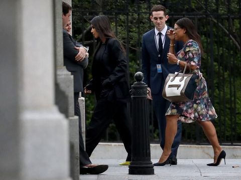 Kim Kardashian tiba di Gedung Putih untuk bertemu Presiden Trump.