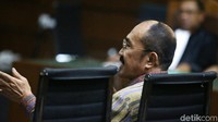 Fredrich Yunadi dituntut 12 tahun penjara dan denda Rp 600 juta subsider kurungan 6 bulan. Fredrich diyakini jaksa terbukti merintangi penyidikan KPK atas Setya Novanto dalam kasus dugaan korupsi proyek e-KTP.  (Foto: Ari Saputra/detikcom)