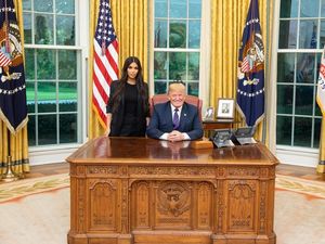 Kim Kardashian Temui Donald Trump, Bahas Apa?