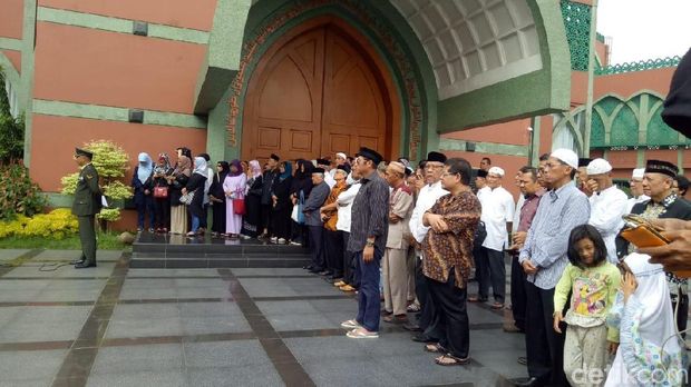 Jenazah Dawam Rahardjo Diberangkatkan ke TMP Kalibata