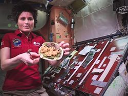 Cara Astronot Makan, Tidur, hingga Panggilan Alam