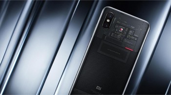 Xiaomi turut merilis Mi 8 Explorer Edition (EE). Foto: Sina Mobile