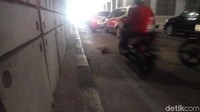 Ada lubang menganga, Anda harus berhati-hati jika melintas