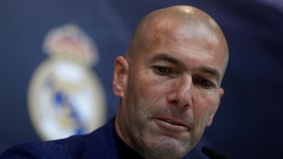 Perez Urut Kening dan Foto-foto Lain Saat Zidane Umumkan Mundur