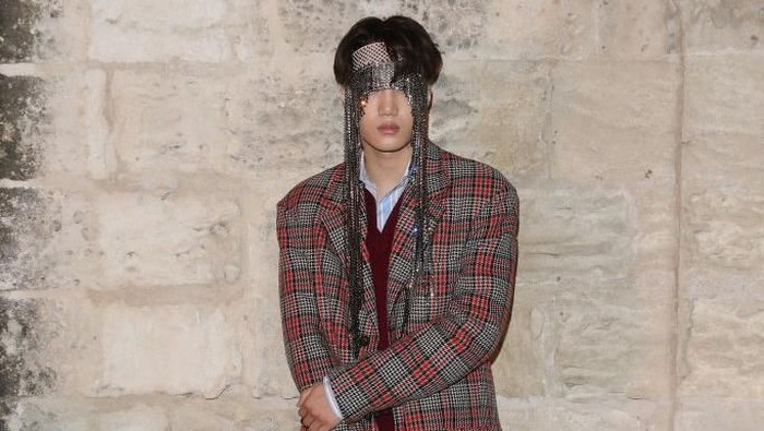 Salah satu tamu di fashion show Gucci Cruise 2019. Foto: Getty Images Salah satu tamu di fashion show Gucci Cruise 2019. Foto: Getty Images