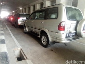 Tutup Gorong-gorong Raib, Sandi: Jangan Sampai Motor Nyungsep