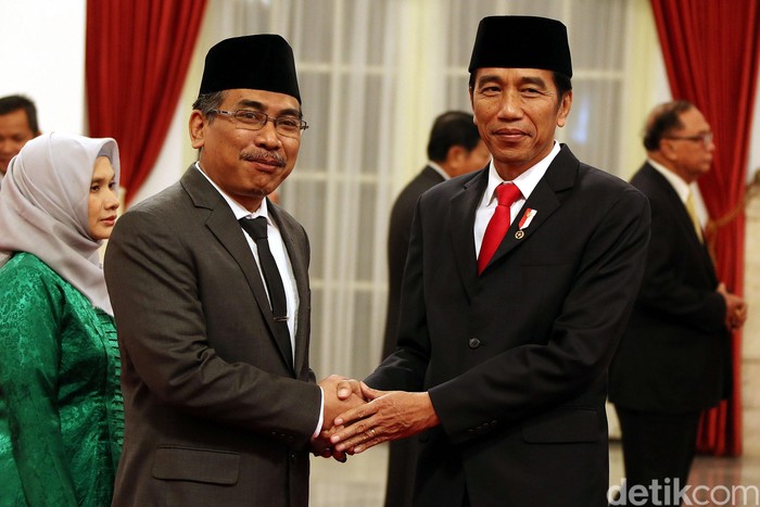 Yahya Cholil Staquf resmi menjadi anggota Dewan Pertimbangan Presiden. Gus Yahya dilantik oleh Presiden Joko Widodo.