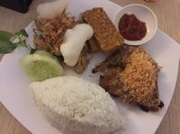 Hari Ini Enaknya Makan Ayam Goreng Tulang Lunak untuk Berbuka