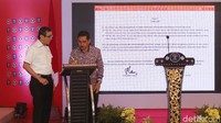Menteri Hukum dan HAM Yasonna H Laoly dan Kepala Badan Nasional Penanggulangan Terorisme (BNPT) Suhardi Alius menandatangani kesepakatan tersebut.