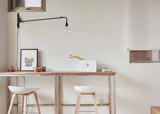 Ruang kerja yang bisa difungsikan untuk ruang makan dan ruang santai. Semuanya tak mustahil kalau kamu kreatif memanfaatkan ruang kosong. Foto: Dok. Boredpanda