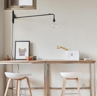 Ruang kerja yang bisa difungsikan untuk ruang makan dan ruang santai. Semuanya tak mustahil kalau kamu kreatif memanfaatkan ruang kosong. Foto: Dok. Boredpanda