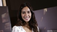 Marsha Timoty tampak selalu tersenyum saat acara tersebut. Foto: Palevi S/detikHOT
