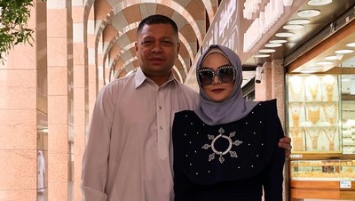 5 Gaya Mewah Krisdayanti Saat Umrah