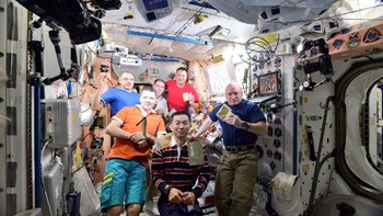 Merayakan Thanksgiving di ISS. (Foto: Stasiun Luar Angkasa Internasional)