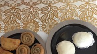 Ngemil apa nih Nassar. Kok sepertinya enak ya? Ada pastel, sambosa dan roti goreng. Siapa yang mau? Foto: Instagram @kingnassar88