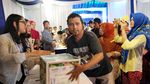 Pemberian Paket Sembako Gratis untuk Masyarakat
