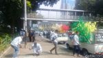 Foto: Gemerlap Pohon Imitasi Hiasi Balai Kota DKI