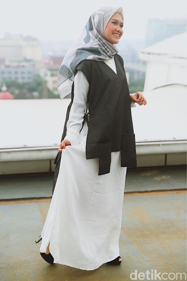 Riski Makarimah menjadi salah satu finalis Sunsilk Hijab Hunt 2018 mewakili kota Ngawi. Riski berhasil lolos dengan menampilkan kemampuan menyanyi dan bermain keyboard. Foto: detikphoto, Wardrobe: Meccanism