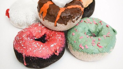 Terbuat Dari Kaus Kaki hingga Karpet, Ini 10 Fake Food yang Keren