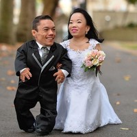 Paulo dan Katyucia memang bukan pasangan biasa. Mereka adalah pasangan terkecil di dunia yang sama-sama bertinggi badan 91 cm. Keduanya pun mendapat sertifikat dari Guinness World Records sebagai pasangan terpendek. Foto: Instagram