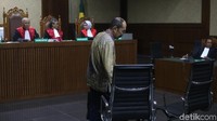 Fredrich diyakini jaksa terbukti merintangi penyidikan KPK atas Setya Novanto dalam kasus dugaan korupsi proyek e-KTP.
