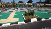 Pedesterian tersebut juga dilengkapi jalur untuk distabilitas.