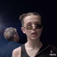 Masih dari dunia akting, aktris muda Millie Bobby Brown juga turut diajak dalam proyek video klip Maroon 5. Foto: istimewa/screenshot YouTube