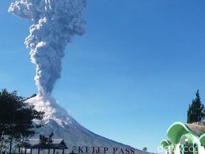 Gunung Merapi Erupsi, Ketep Pass Mendadak Ramai Pengunjung