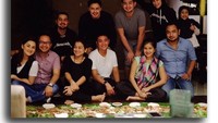 Asyik liwetan bersama rekan-rekan artis. Ada Meisya Siregar, Beby Romeo, Mona Ratuliu hingga Thomas Djorghi.  Foto: Instagram @fahrezirgi