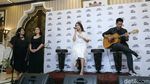 Raisa Cantik Tampil Serba Putih saat Rilis Single Terbarunya