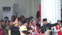 Meteri Agama Lukman Hakim Saifuddin yang mengenakan baju adat khas Alor, Nusa Tenggara Timur (NTT), mencuri perhatian. Fotografer: Niken Purnamasari/detikcom