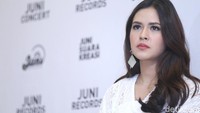 Raisa tampil cantik dengan baju muslim serba putih saat ditemui di Rumah Maroko, Jakarta Pusat, Kamis, (31/5/2018). Foto: Ismail/detikHOT
