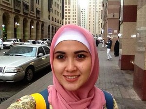 Gaya Meggy Diaz Pakai Hijab, Makin Cantik?