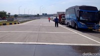 Berdasarkan pantauan, jalan tol tersebut sudah bisa dilalui dengan nyaman. Pasalnya di sepanjang jalan sudah tidak ada konstruksi yang sedang berjalan.