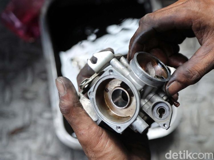 Dua Pekan Jelang Lebaran, Bengkel Motor Mulai Diserbu