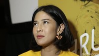 Diam aja Dian Sastro terlihat cantik. Foto: Hanif Hawari