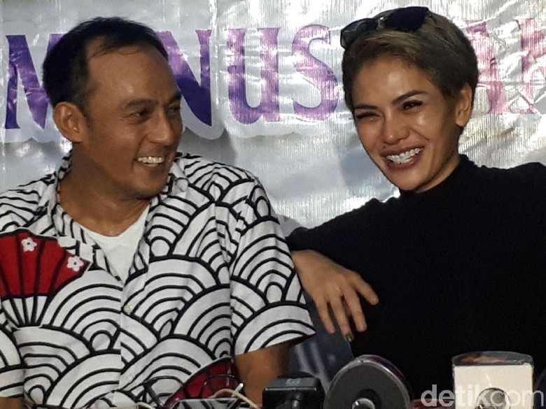 Heboh Nikita Mirzani Lepas Hijab, Dipo Latief Asyik Liburan ke Bali Heboh Nikita Mirzani Lepas Hijab, Dipo Latief Asyik Liburan ke Bali