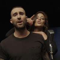 Model plus size Ashley Graham juga ikut eksis di video klip yang rilis di YouTube pada 30 Mei 2018 ini. Foto: Twitter/@ashleygraham